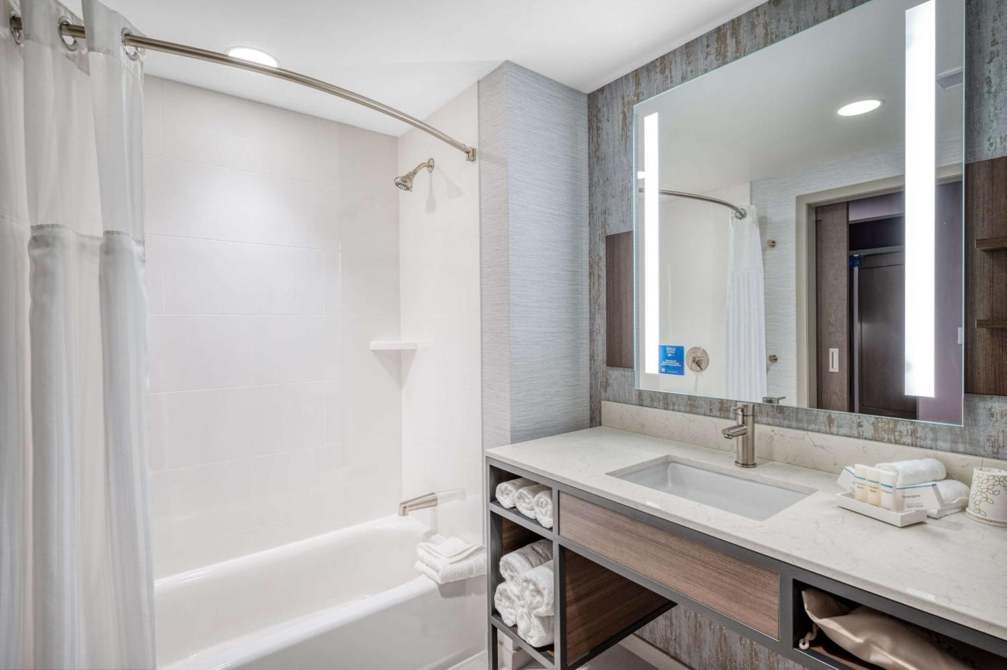 Hilton Garden Inn Boston Logan Airport Eksteriør billede